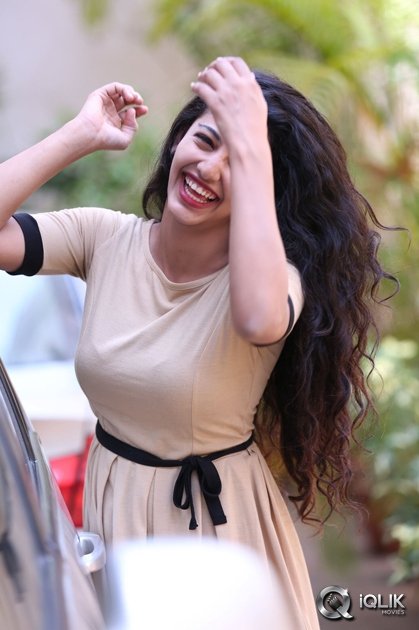 Daksha-Nagarkar-Interview-About-Hora-Hori